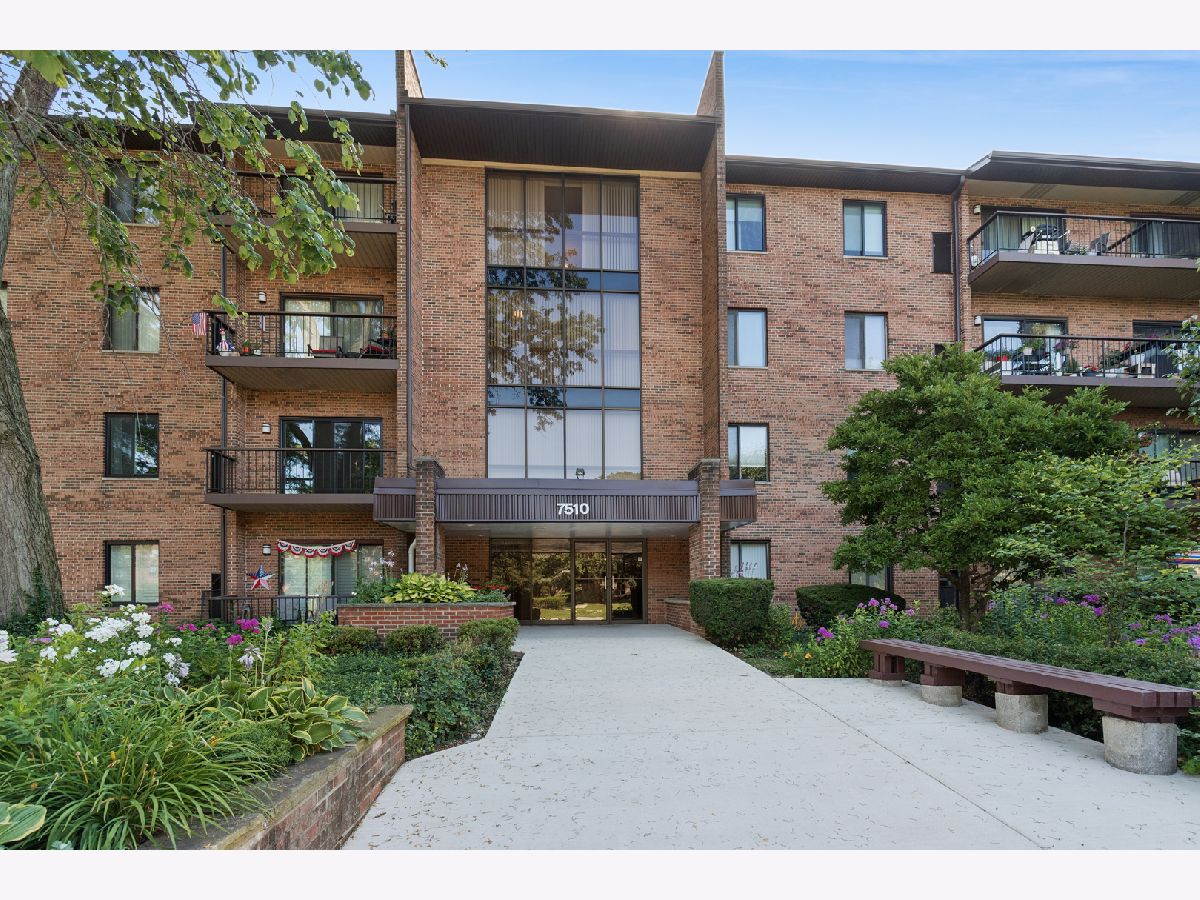 Homes & Condominiums For Rent Farmingdale Darien Illinois, 7510 Farmingdale