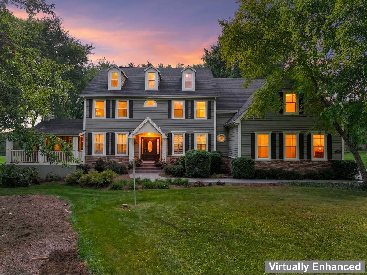  For Sale Elgin Illinois, 110 Rolling Knolls Avenue
