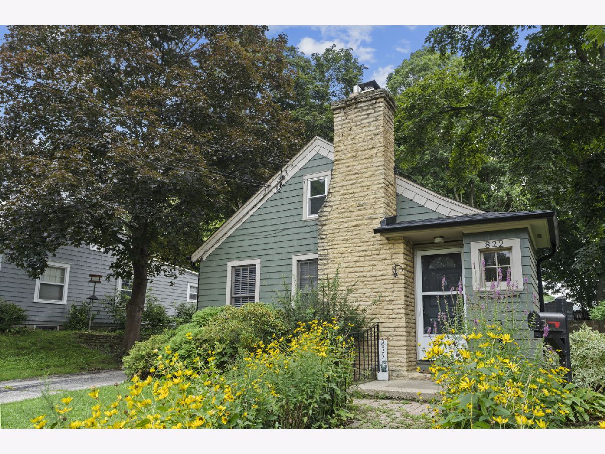  For Sale Woodstock Illinois, 822 Madison Street
