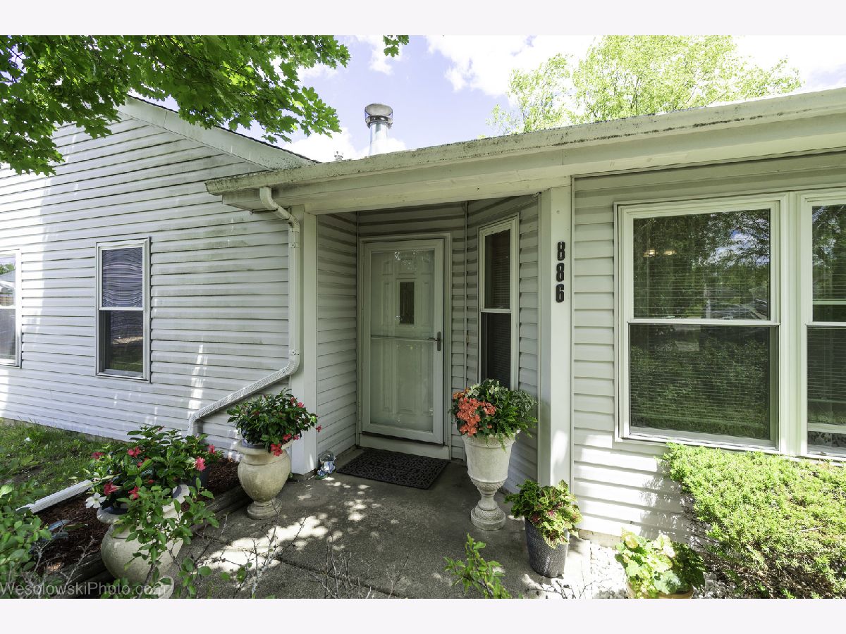  For Sale Island Lake Illinois, 886 Quincy Court