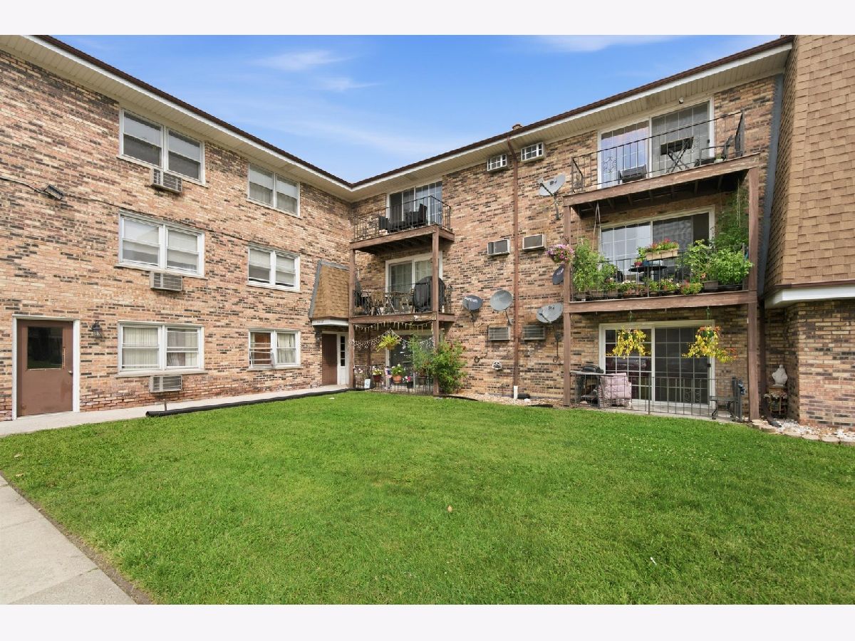  For Sale Chicago Ridge Illinois, 9817 Nottingham Avenue