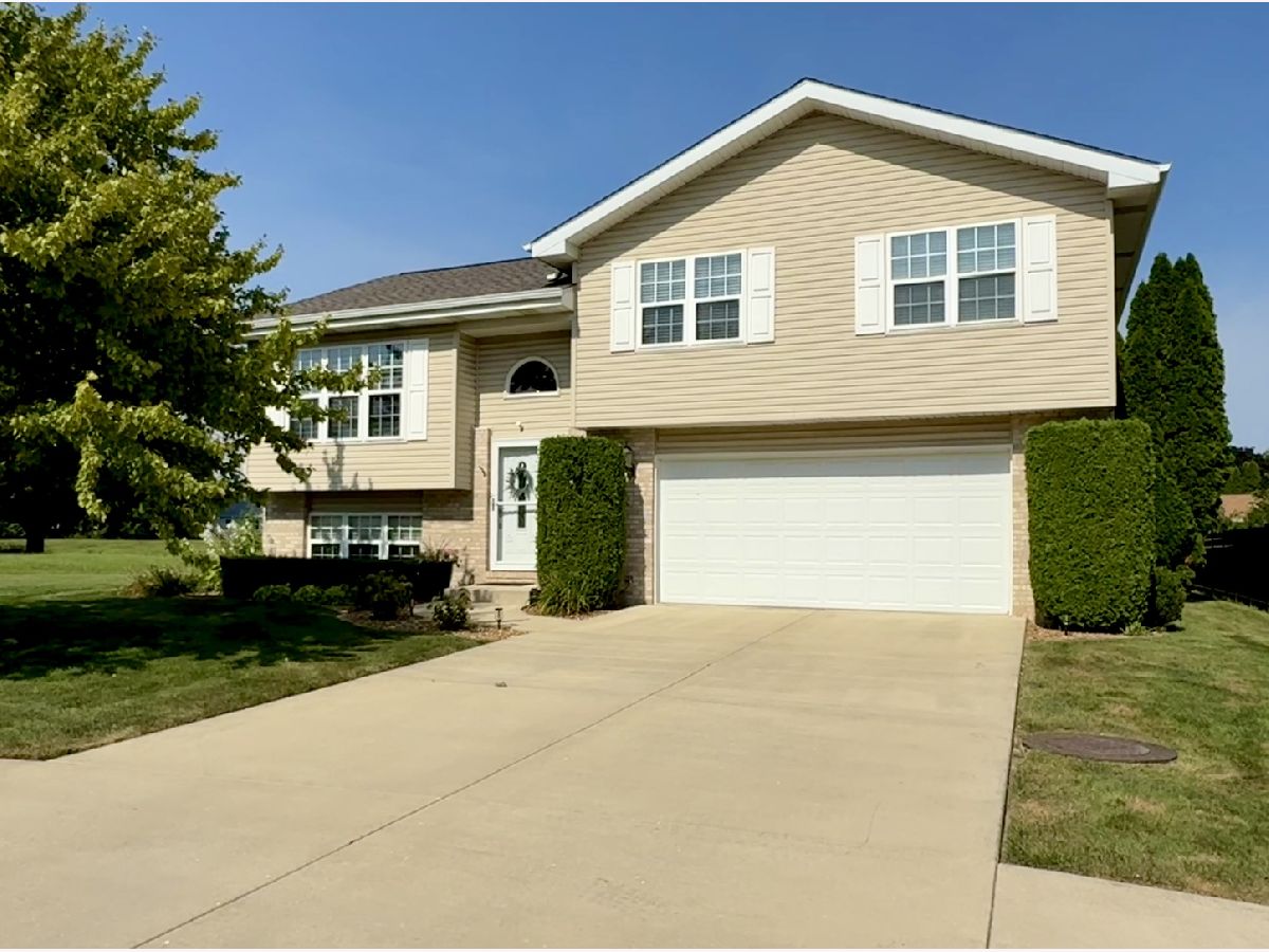  For Sale Bourbonnais Illinois, 684 Cherokee Drive