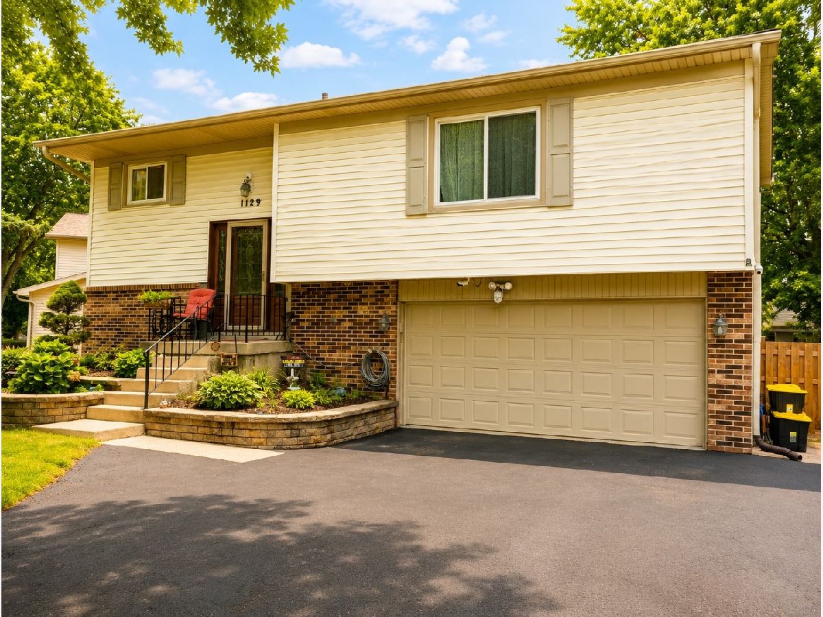  For Sale Bolingbrook Illinois, 1129 Bramble Avenue