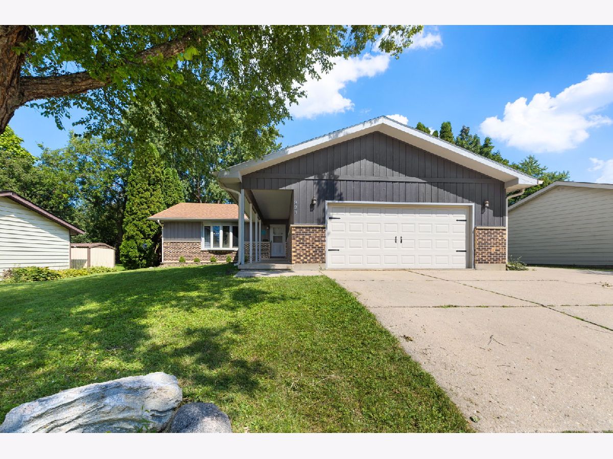  For Sale Mchenry Illinois, 824 Royal Drive