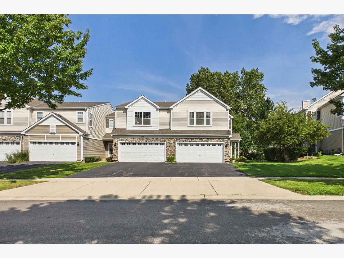  For Sale Carpentersville Illinois, 6787 Slate Drive