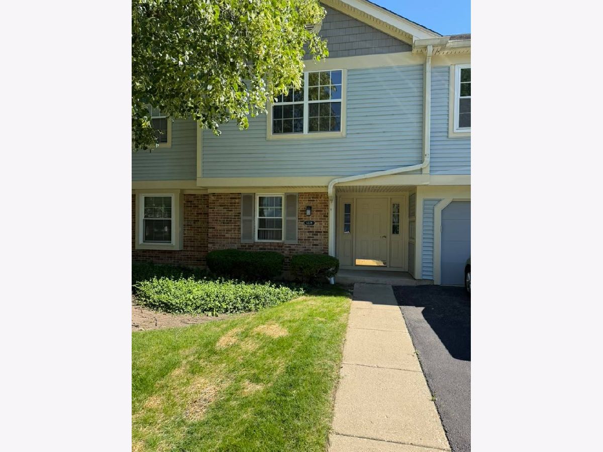  For Rent Mundelein Illinois, 1228 Bradwell