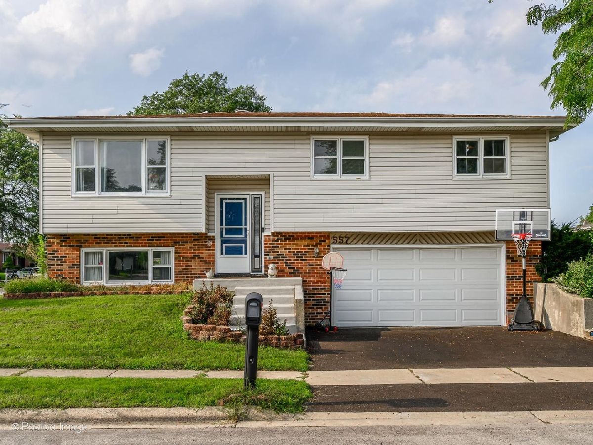  For Sale Carol Stream Illinois, 557 Delaware Trail