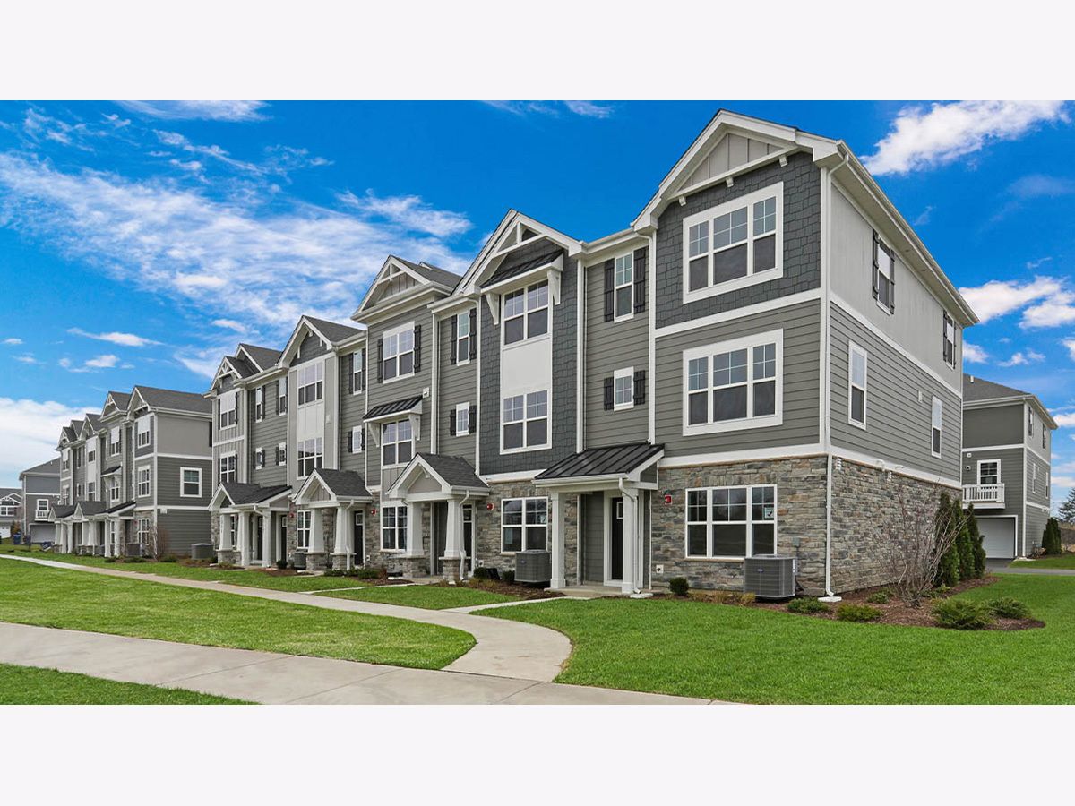  For Sale St Charles Illinois, 299 Basin Court