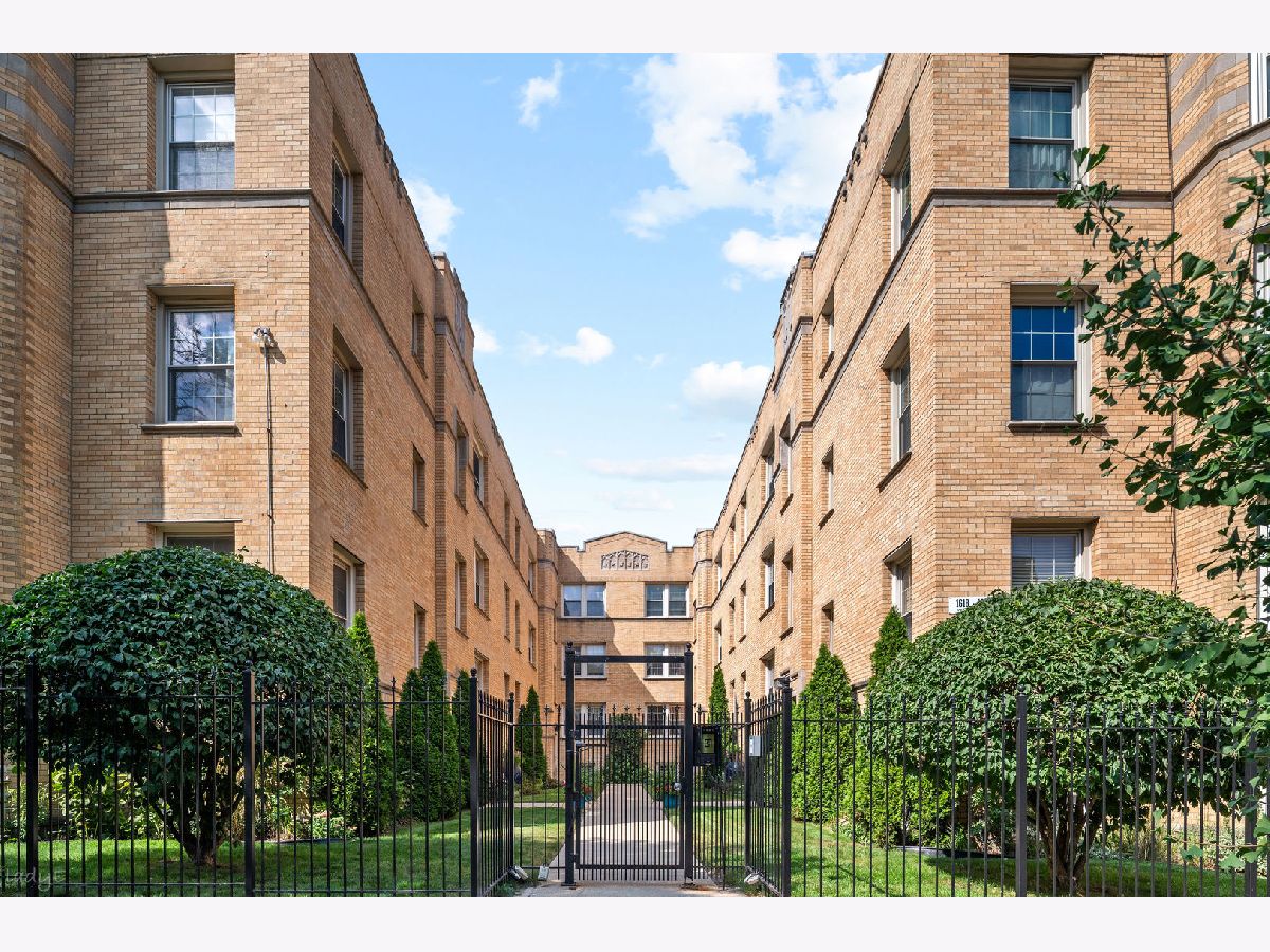  For Sale Chicago Illinois, 1622 Wallen Avenue