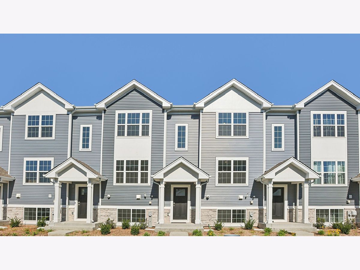 Townhomes & Condos & Homes For Sale Cambridge Lakes Pingree Grove Illinois, 1385 Oakfield Lane