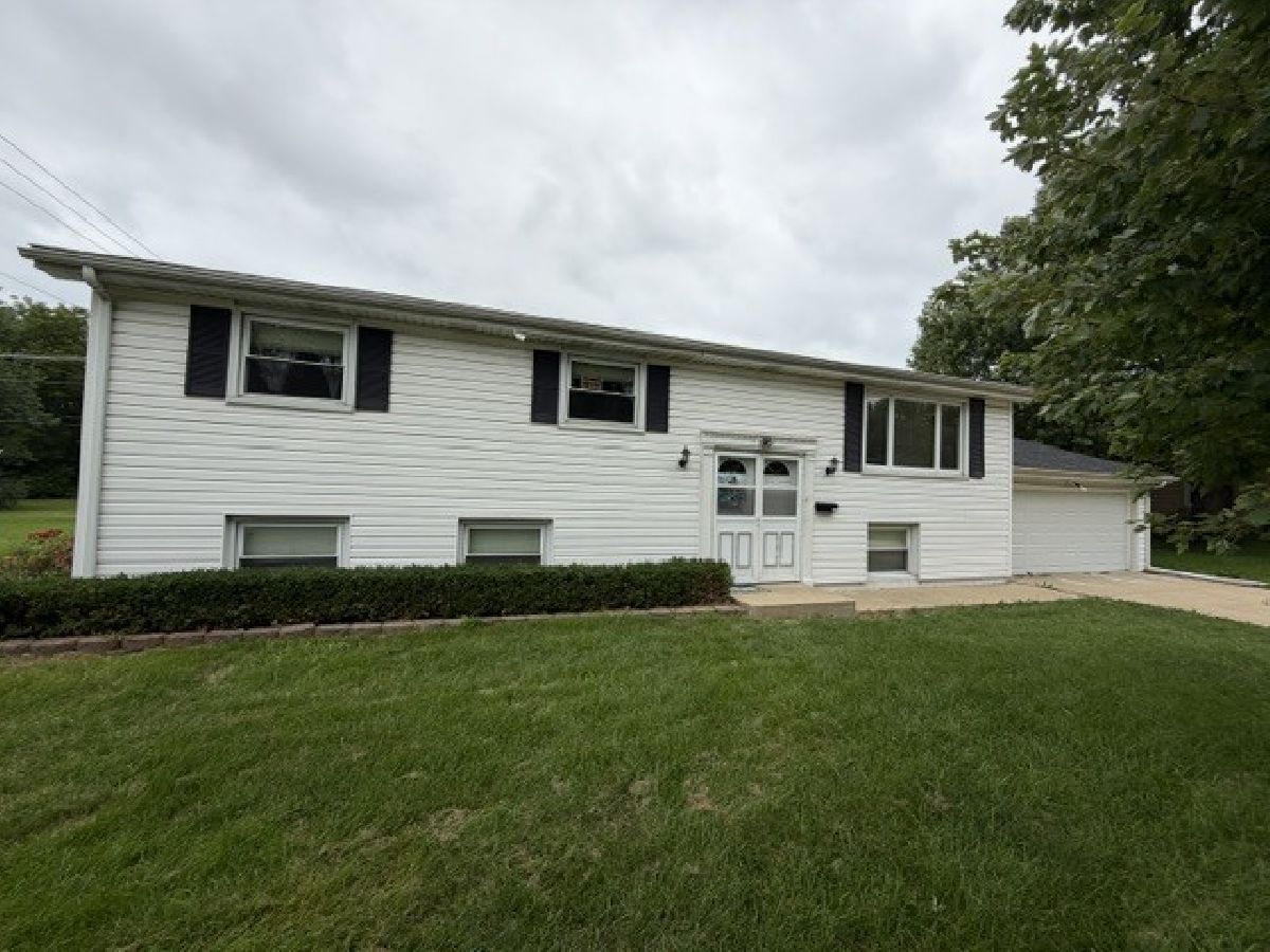  For Sale Bourbonnais Illinois, 527 Edwin Drive