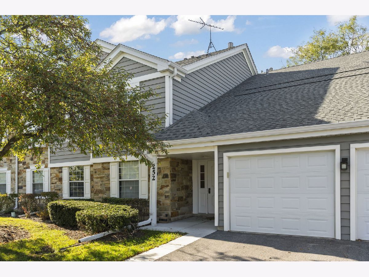  For Sale Schaumburg Illinois, 252 Shoreline Circle