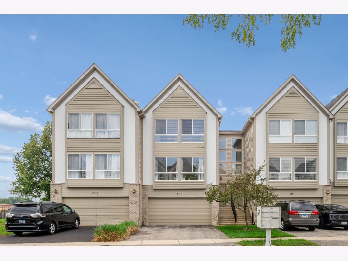 Townhomes For Sale Diamond Pointe Mundelein Illinois, 683 Fountainview Drive