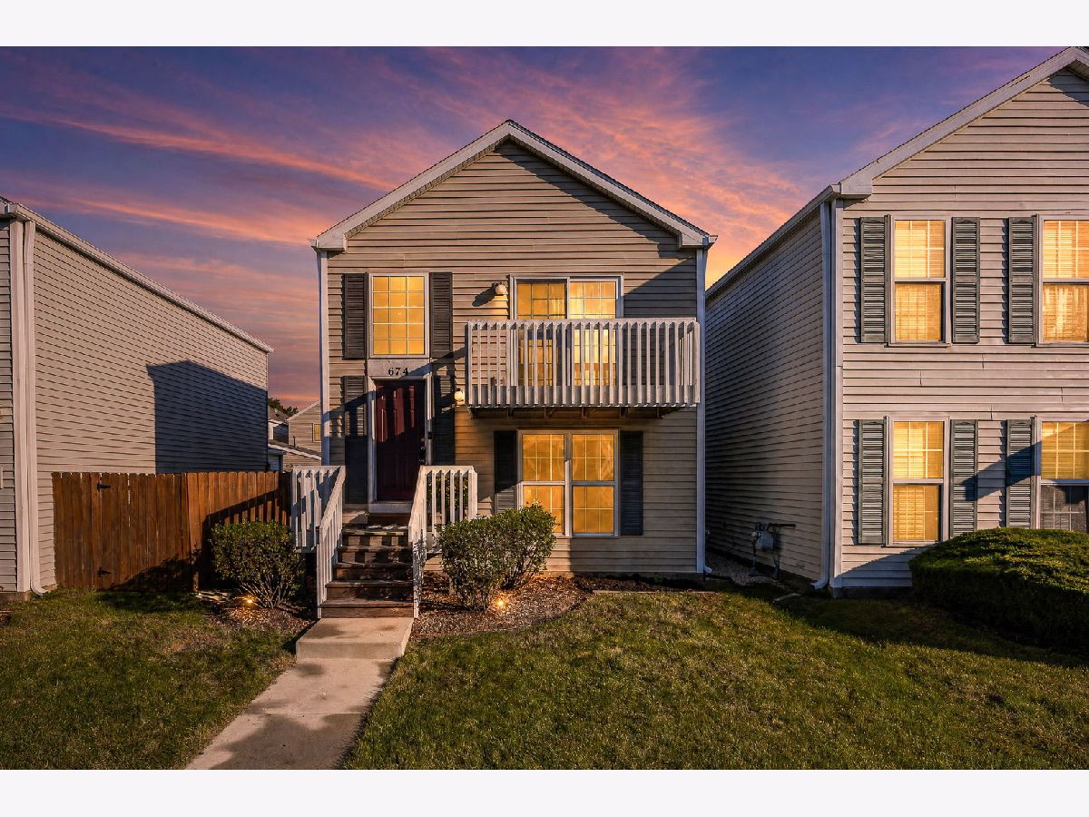 Homes & Townhomes & Condos Sold Hometown Aurora Illinois, 674 Four Seasons
