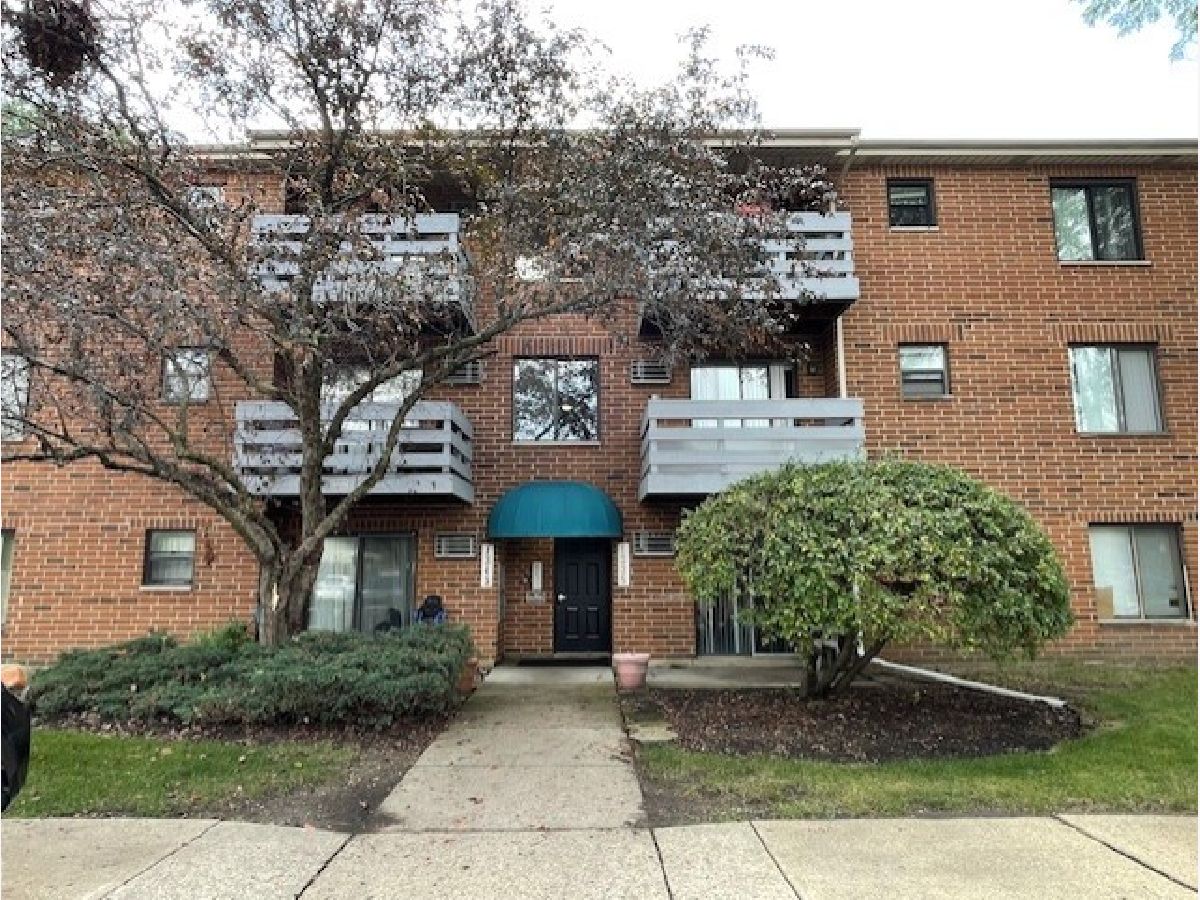Condominiums For Sale Beacon Cove Palatine Illinois, 1343 Winslowe Drive