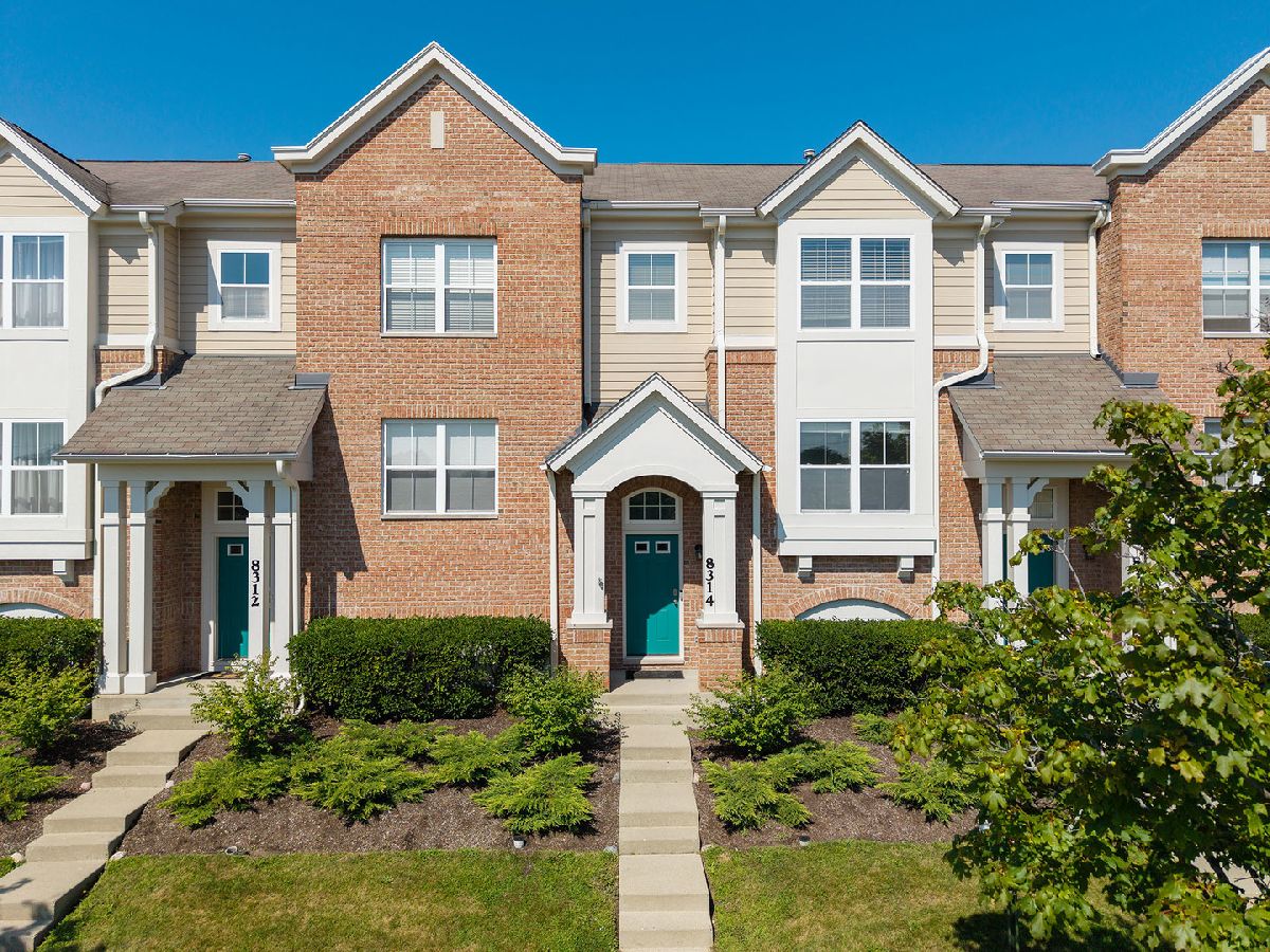 Townhomes & Condos For Sale Trafalgar Square Morton Grove Illinois, 8314 Avalon Drive