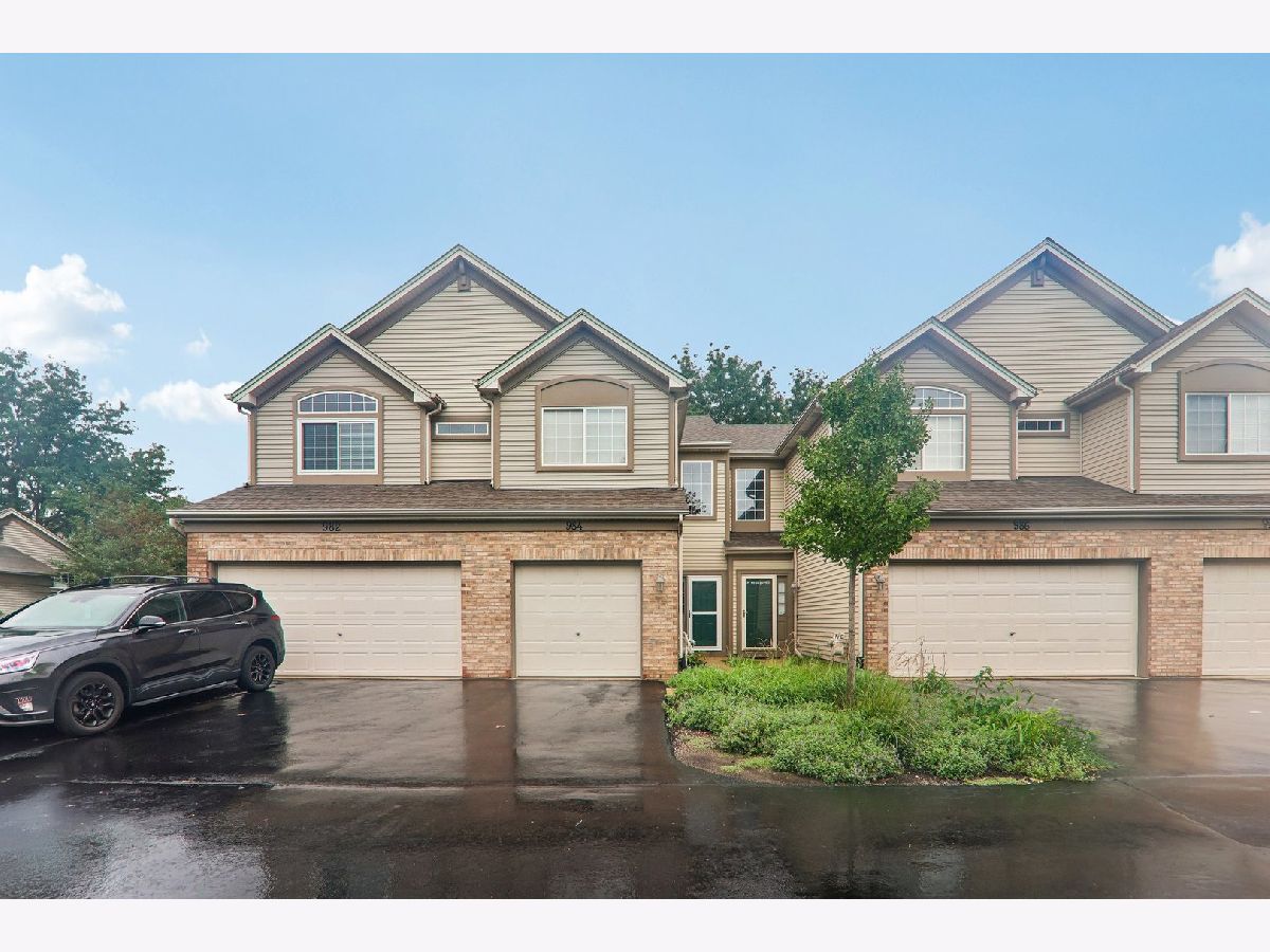Townhomes & Condos For Rent Woodlands At Oakhurst North Aurora Illinois, 984 Parkhill