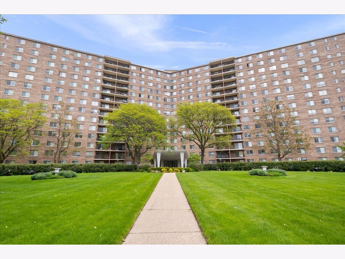 Condominiums For Sale Winston Towers Chicago Illinois, 7141 Kedzie Avenue