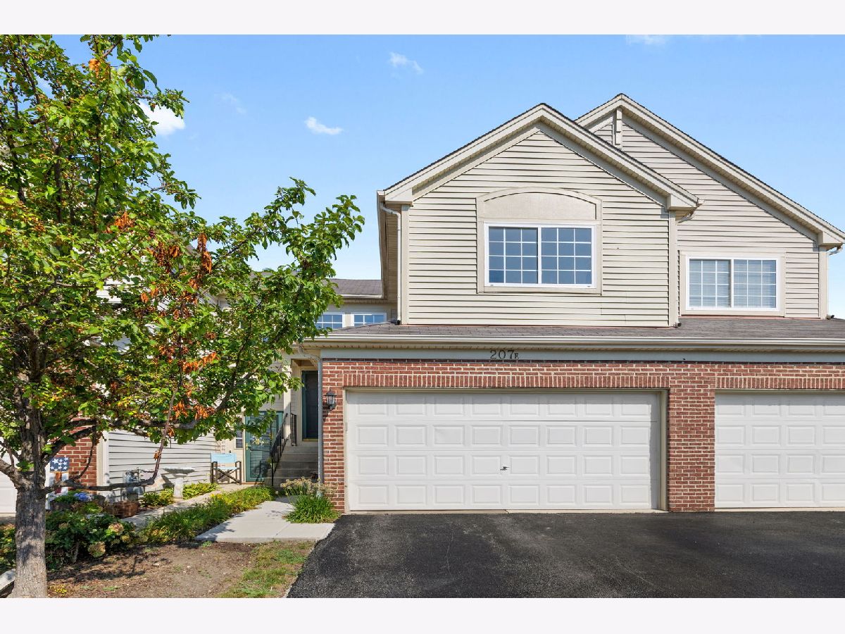 Homes & Townhomes & Condos For Sale Thornwood South Elgin Illinois, 207 Nicole Drive