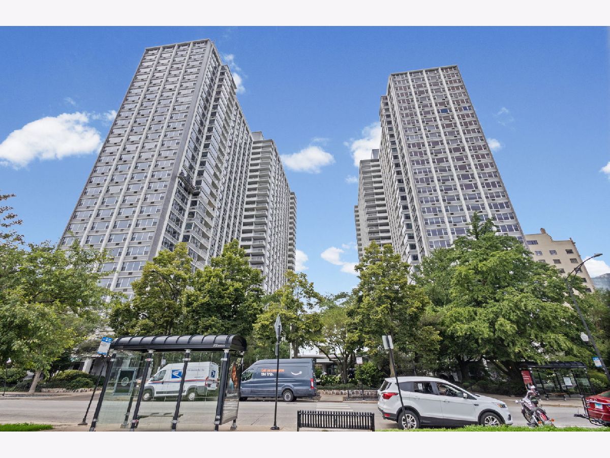 Condominiums For Sale Imperial Towers Chicago Illinois, 4250 Marine Drive