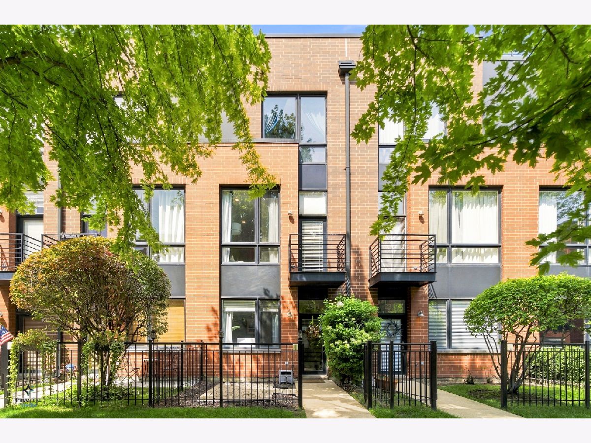 Townhomes & Homes Sold Riverwalk Chicago Illinois, 2341 George