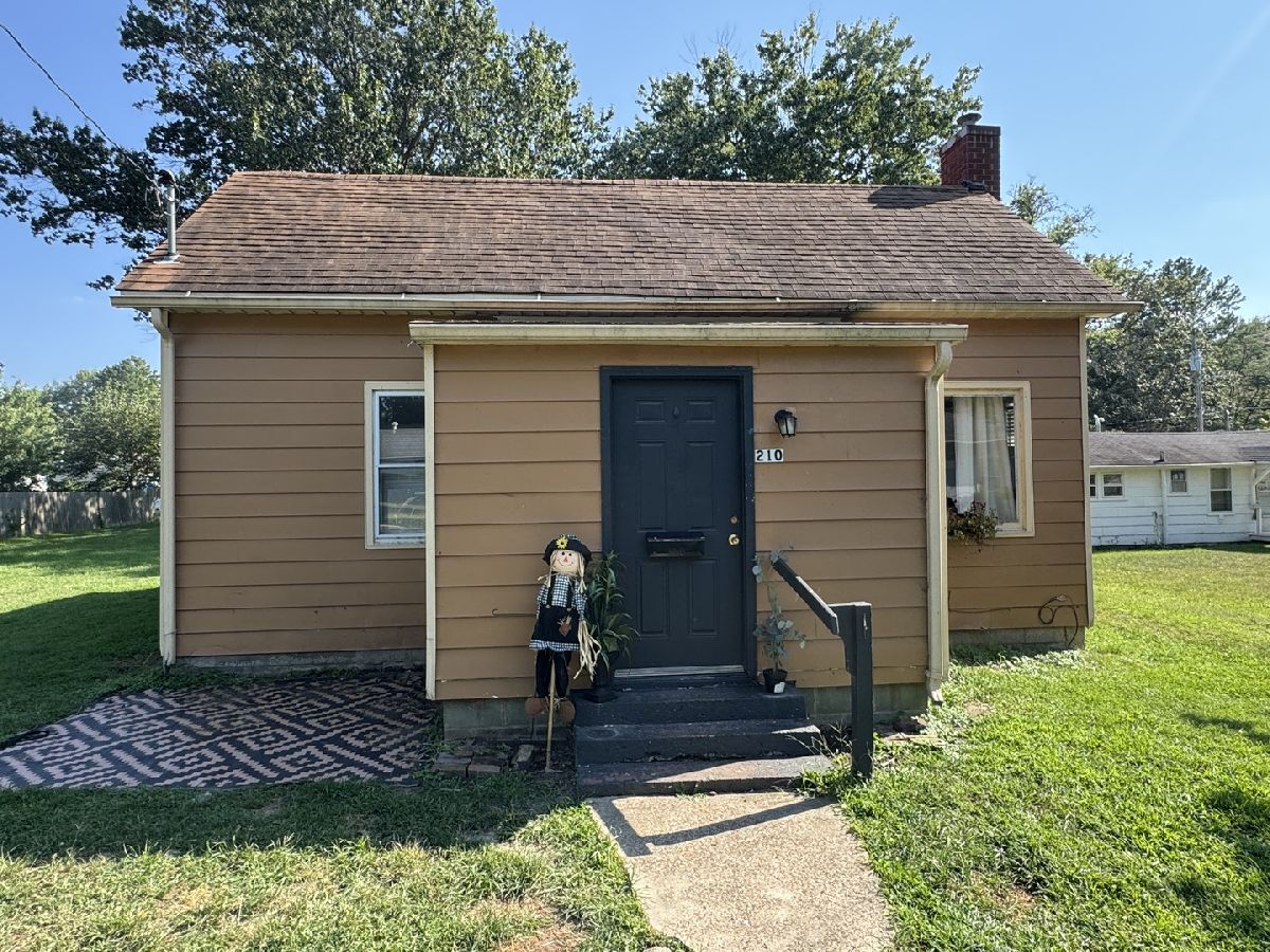  For Sale Benton Illinois, 210 Park Street
