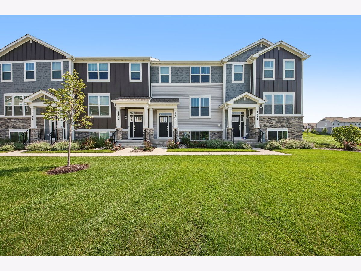  For Rent South Elgin Illinois, 1109 Atterberg