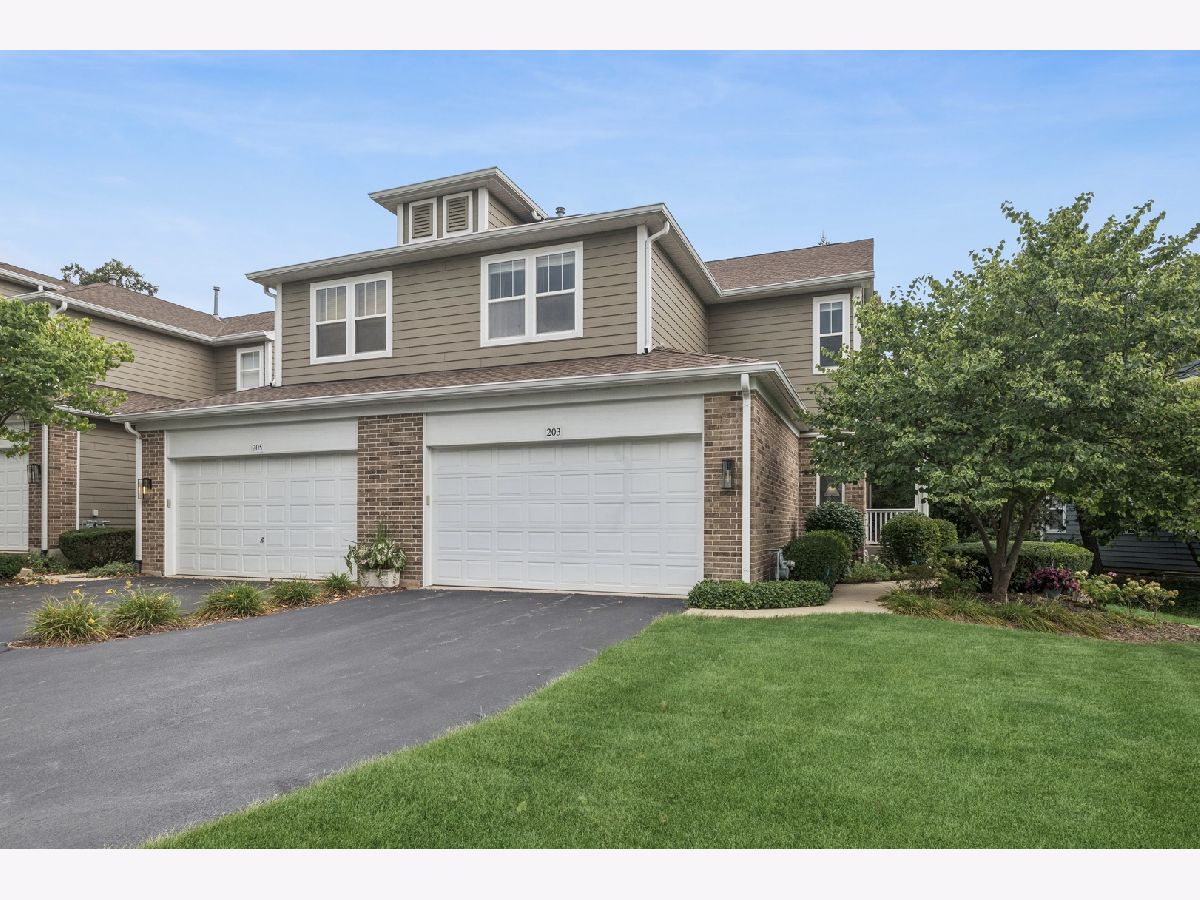 Townhomes For Sale Baker Hill Glen Ellyn Illinois, 203 Tanglewood Drive
