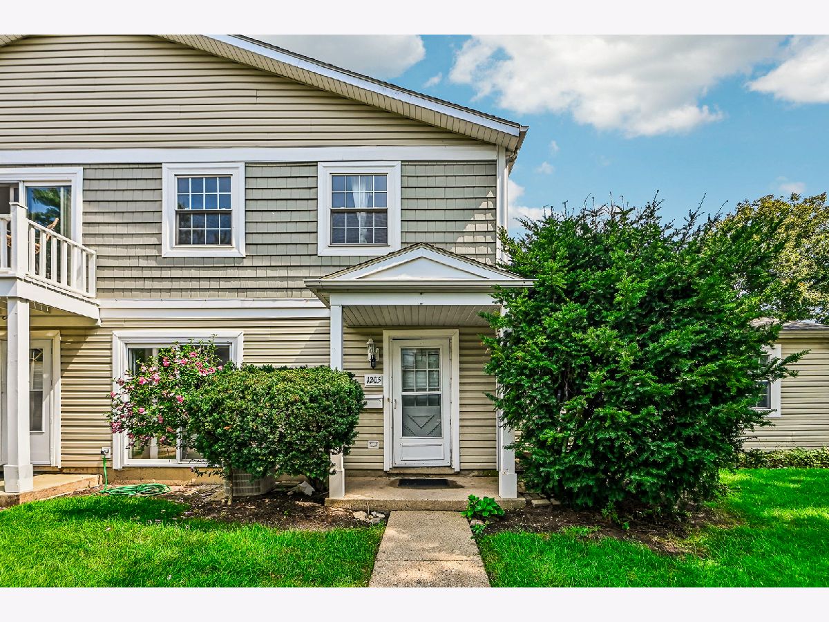 Townhomes & Condos For Sale Cedar Run Wheeling Illinois, 1205 Quincy Court