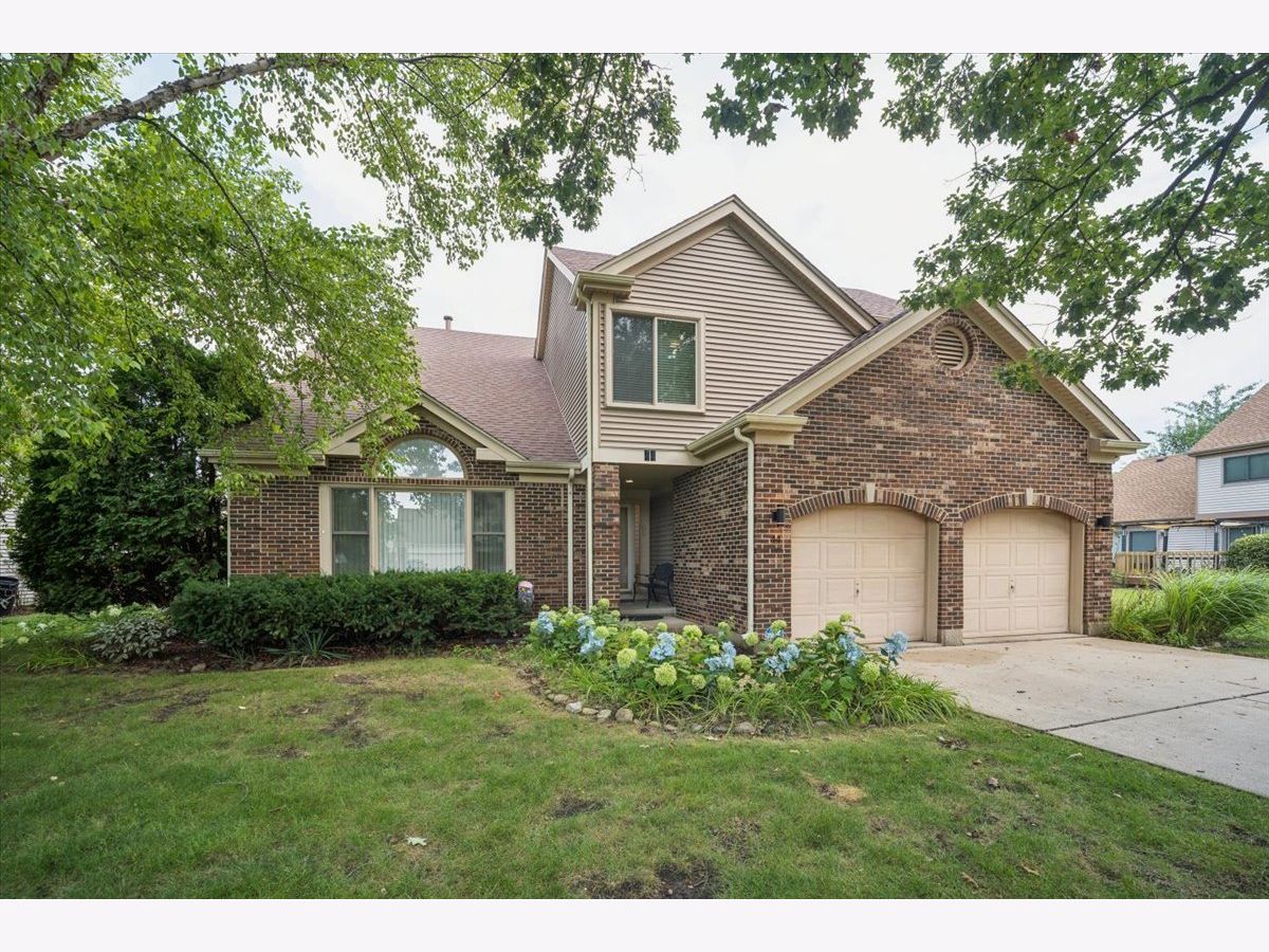 Townhomes & Condos & Homes For Sale Woodlands Of Fiore Buffalo Grove Illinois, 44 Chestnut Terrace