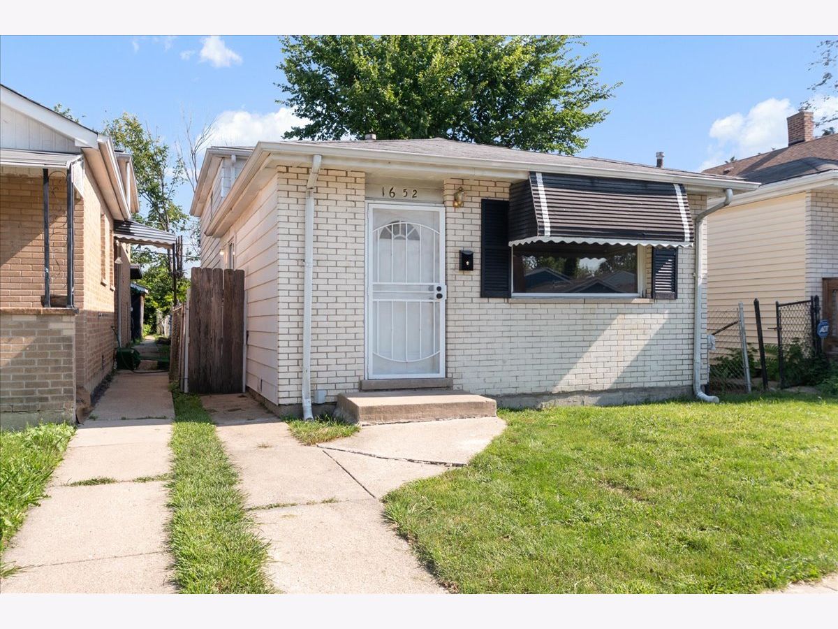  For Sale Chicago Illinois, 1652 Montvale Avenue