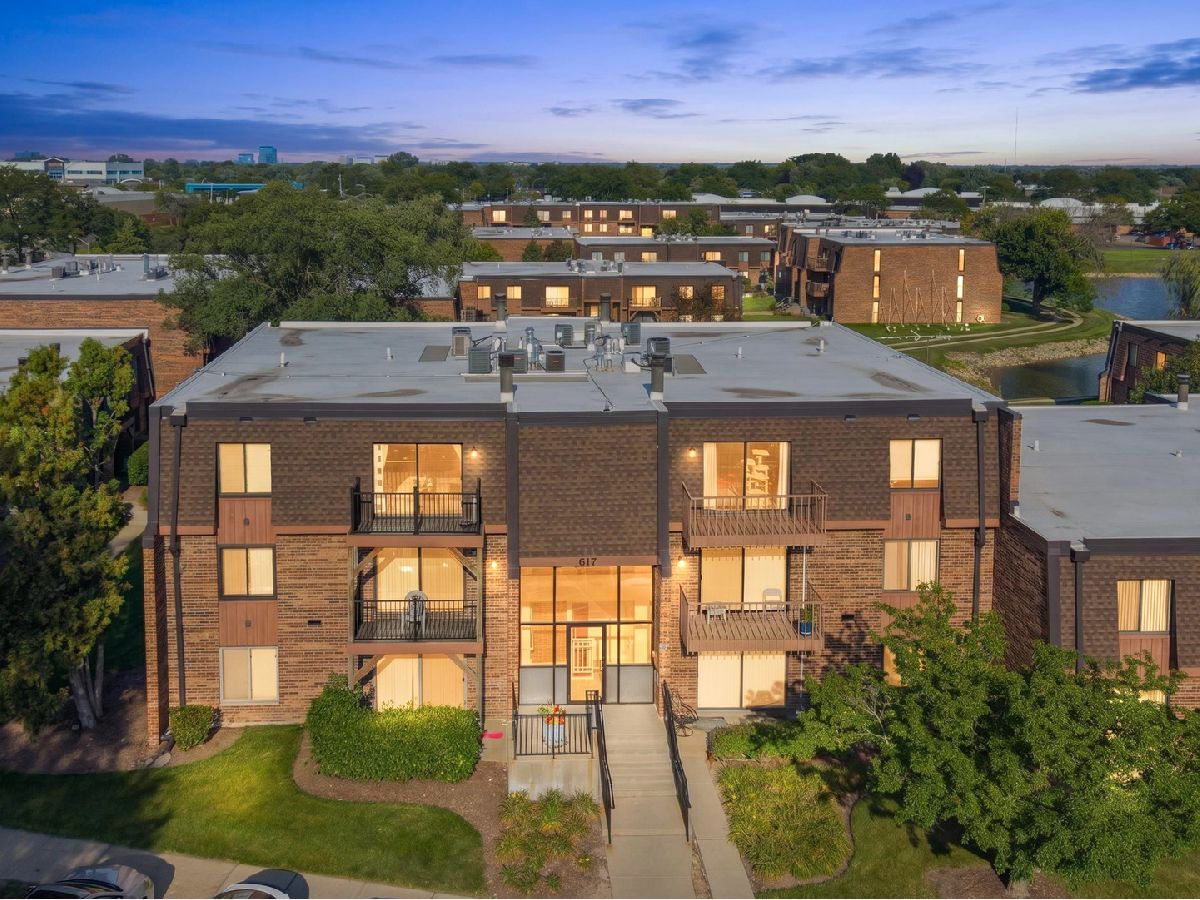 Condominiums For Sale Lakewood Schaumburg Illinois, 617 Limerick Lane