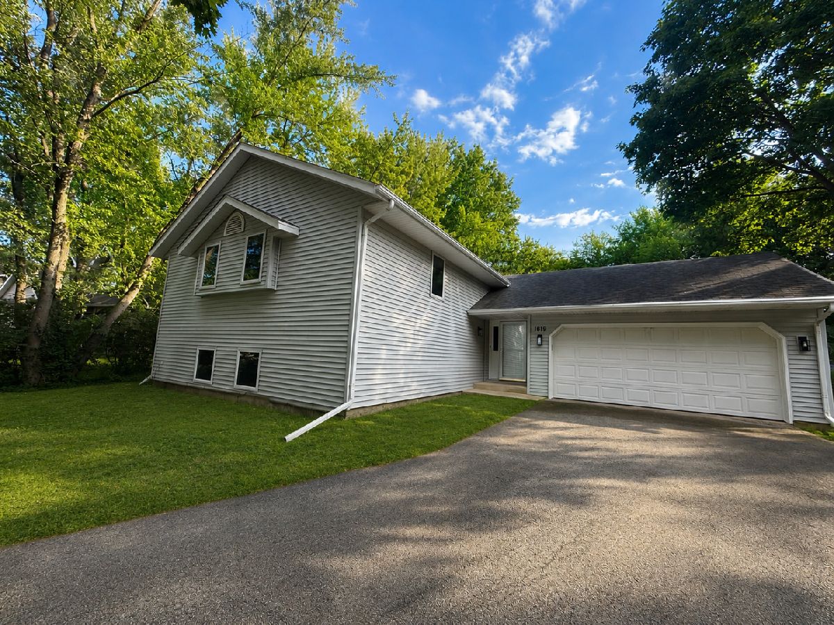 Homes For Sale Candlewick Lake Poplar Grove Illinois, 1619 Candlewick Drive