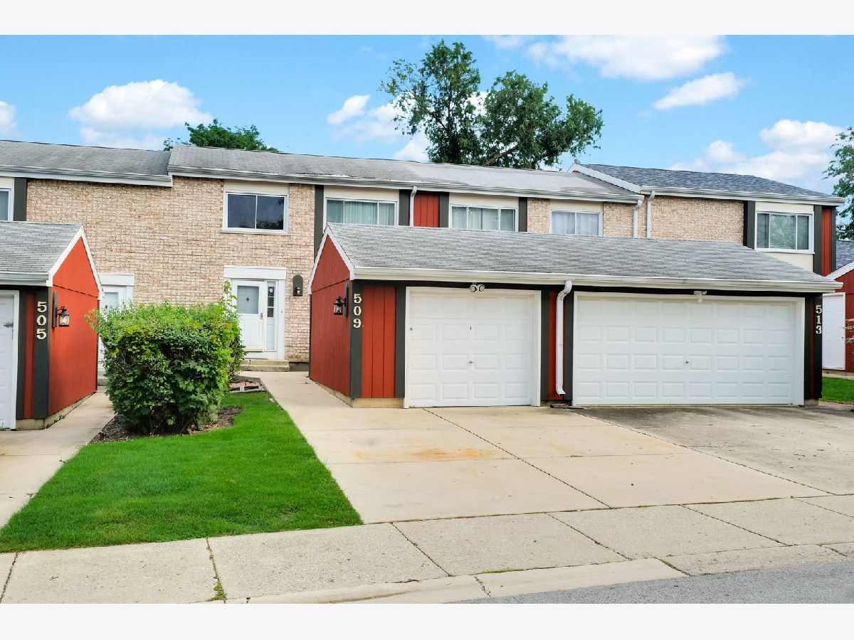 Homes & Townhomes & Condos For Sale Indian Oaks Bolingbrook Illinois, 509 Sundance Drive