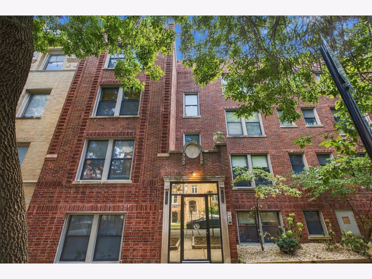  For Sale Chicago Illinois, 1627 Columbia Avenue