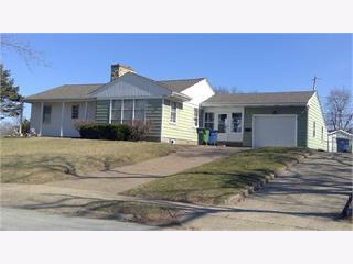  For Sale Clinton Iowa, 1403 Grandview Drive