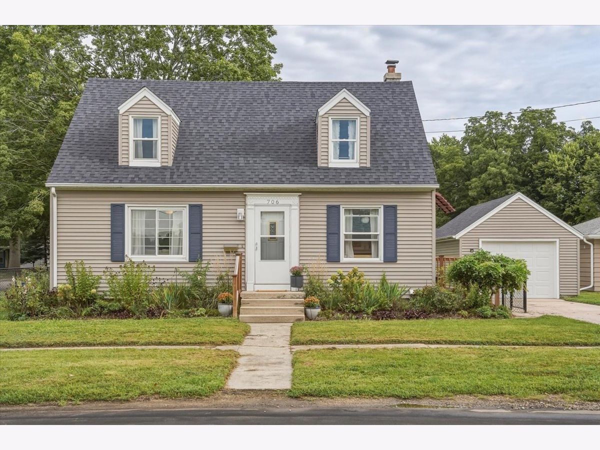  For Sale Oregon Illinois, 706 Adams Street