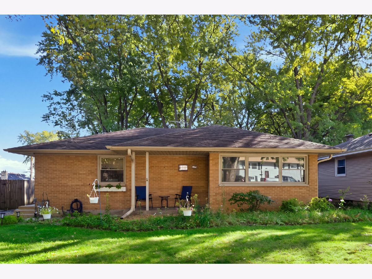  For Sale Mundelein Illinois, 63 Prairie Avenue