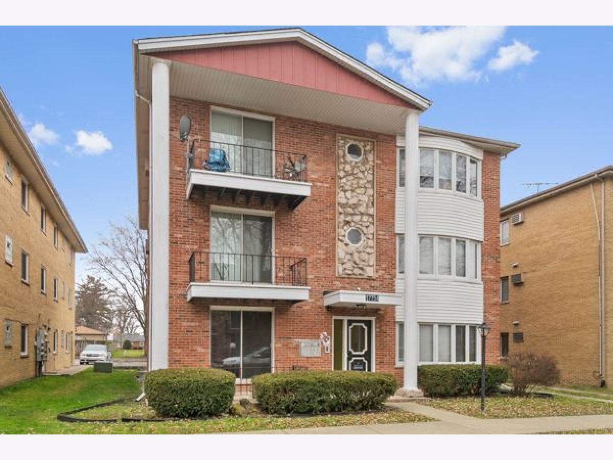  Rented Lansing Illinois, 17754 Rosewood