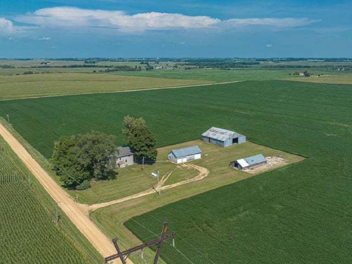  For Sale Polo Illinois, 927 Valentine Road