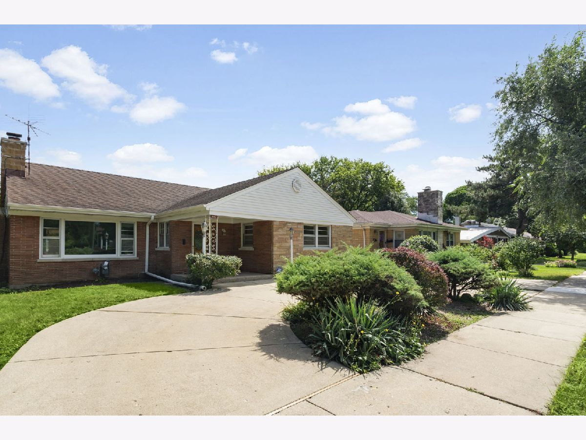  For Sale Skokie Illinois, 8663 Gross Point Road