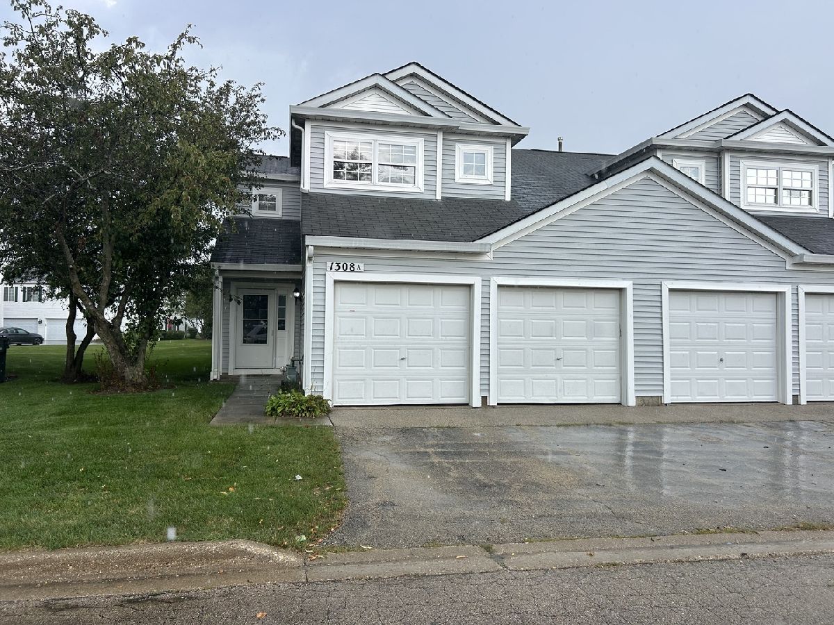  For Rent South Elgin Illinois, 1308 Jenna