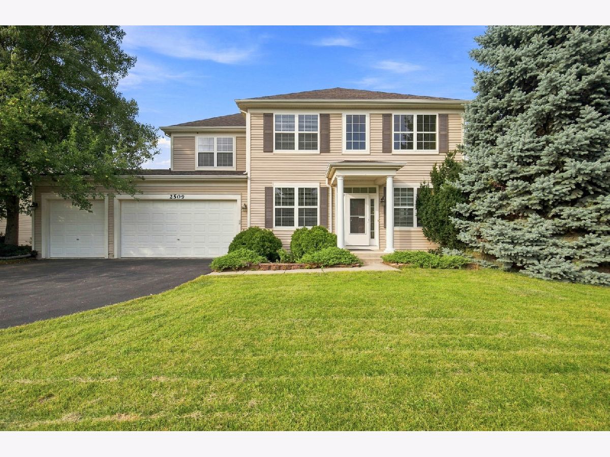  For Sale Wauconda Illinois, 2509 Bluewater Drive