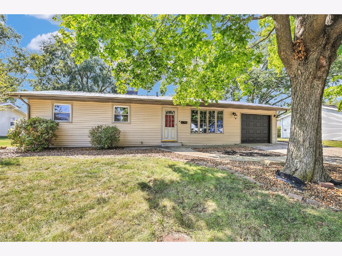  For Sale Arthur Illinois, 525 Orchard Lane