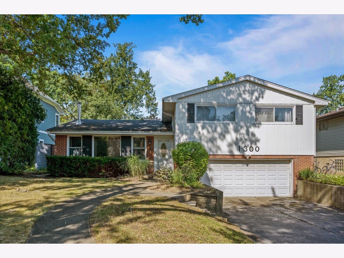  For Sale Deerfield Illinois, 1300 Knollwood Road