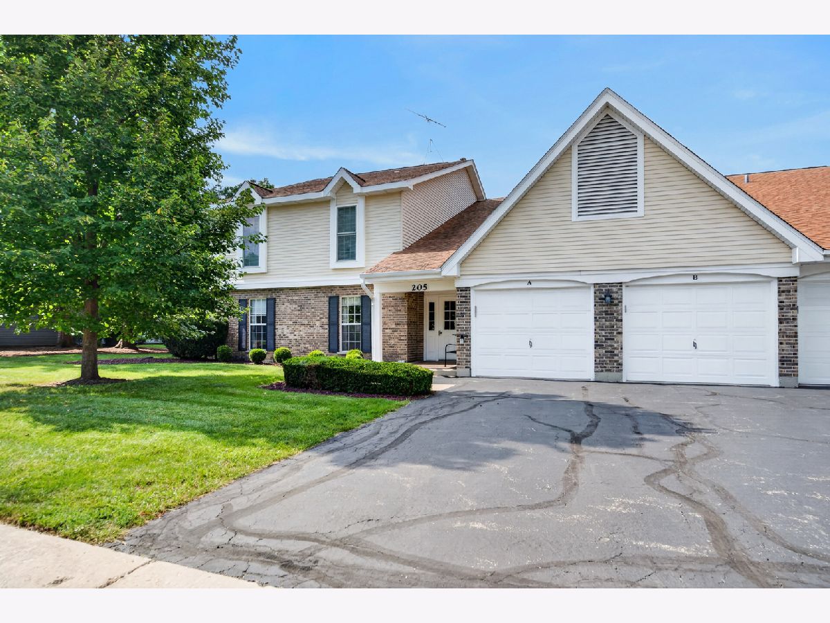  For Sale Mchenry Illinois, 205 Creekside Trail