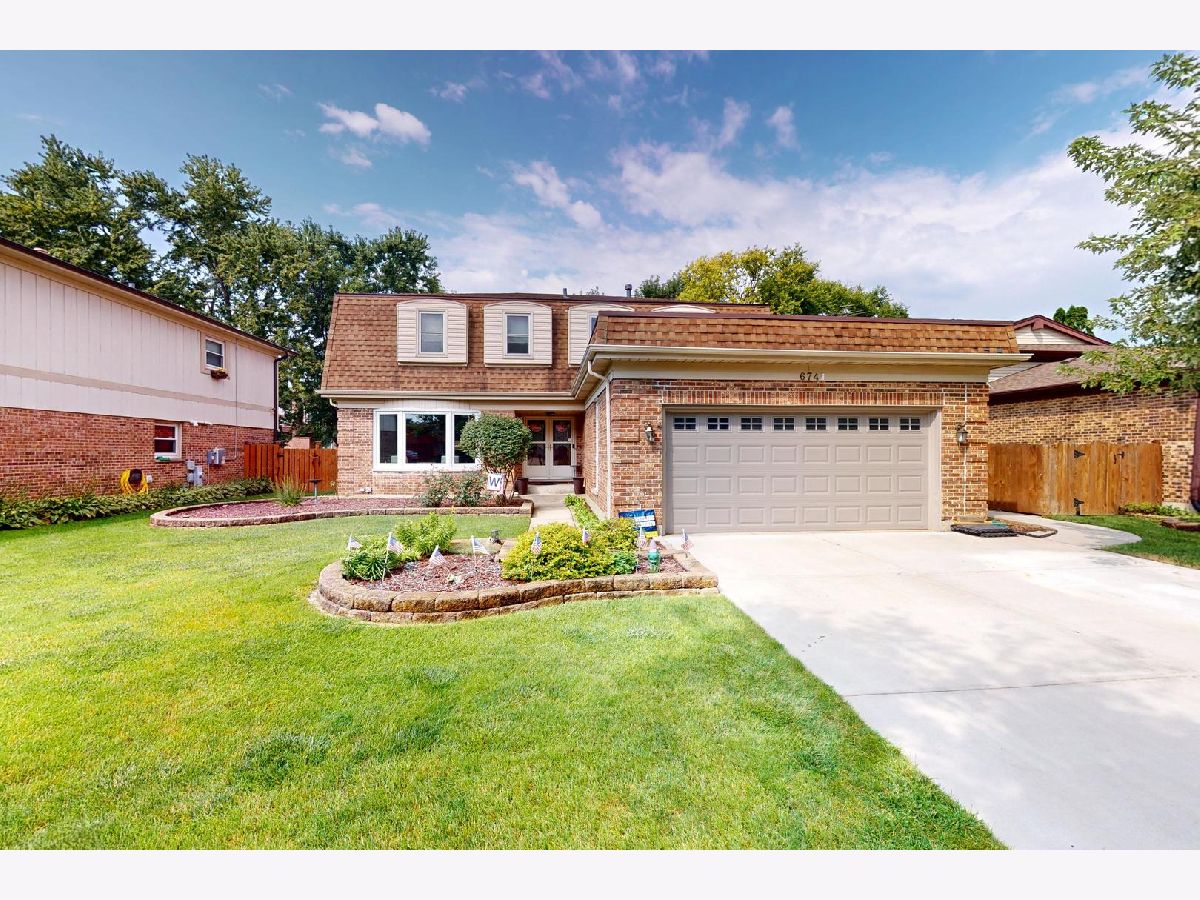  For Sale Wheeling Illinois, 674 Sycamore Lane