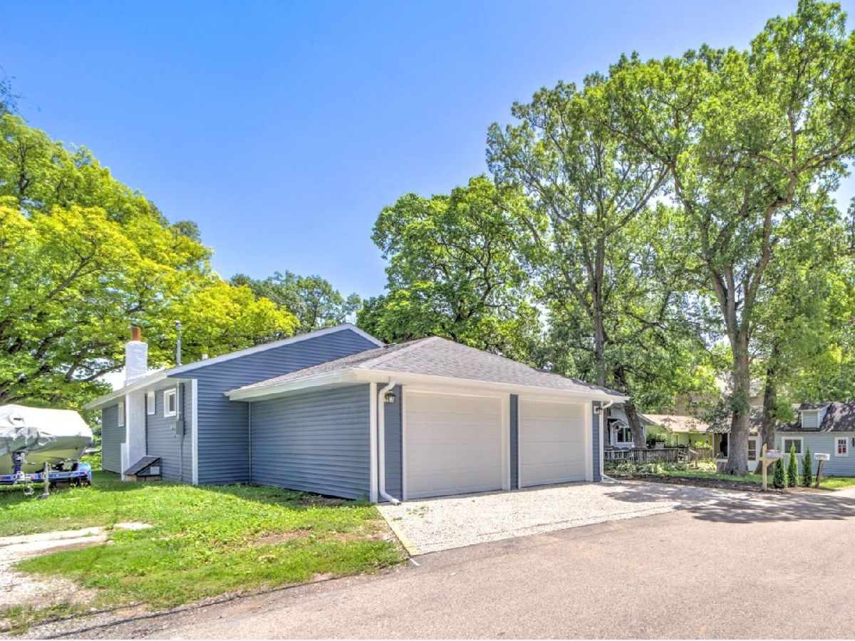  For Sale Wauconda Illinois, 28069 Lake Drive
