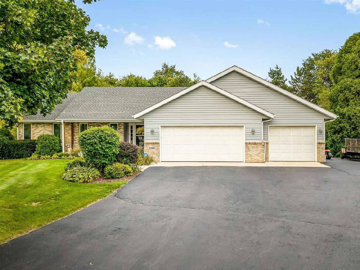  For Sale Caledonia Illinois, 7723 Bridlewood Road