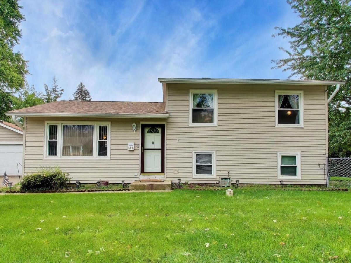  For Sale Woodstock Illinois, 139 Melody Lane